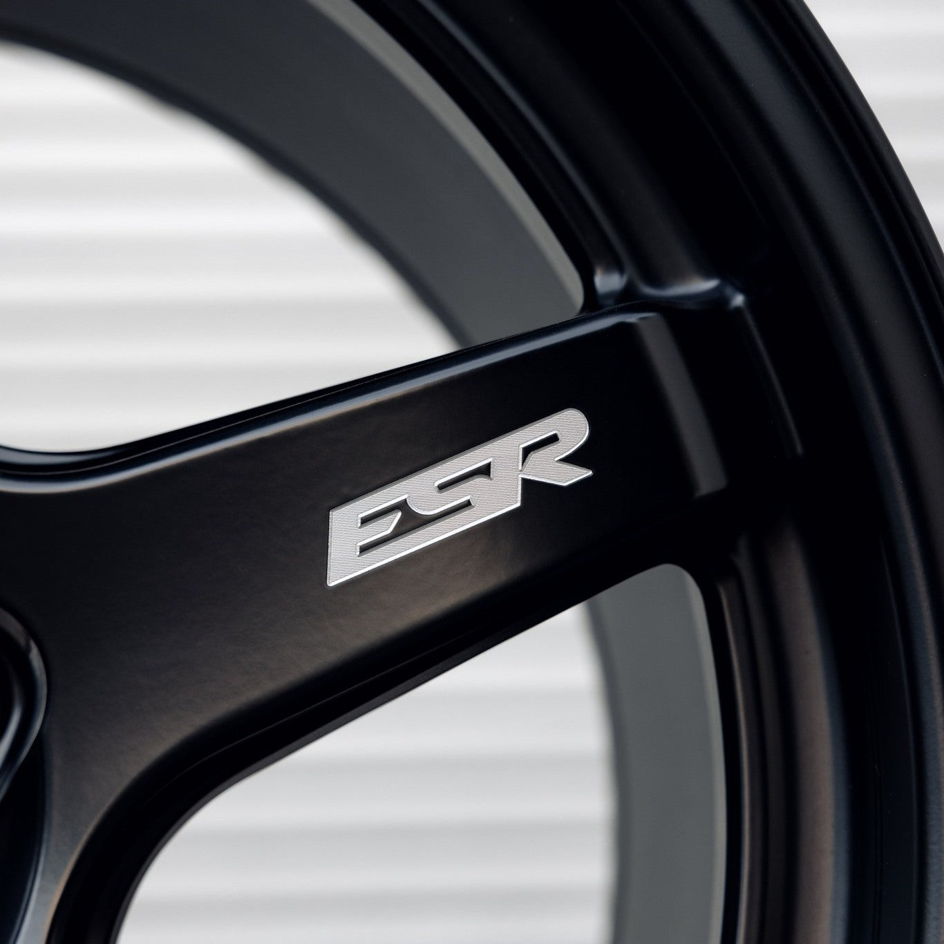 ESR APX5C Satin Black